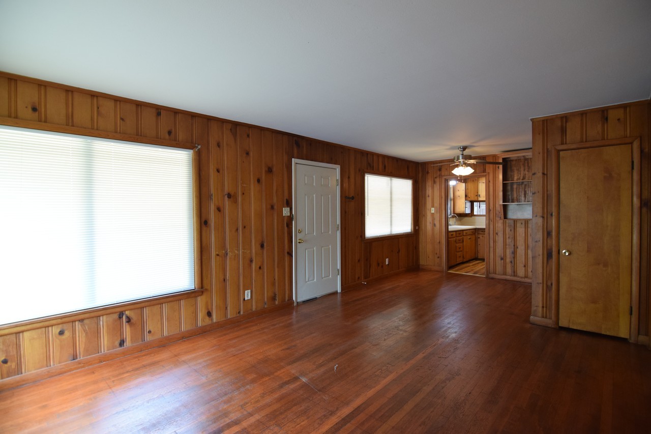 209 E Zenith Ave - Photo 5 of 19