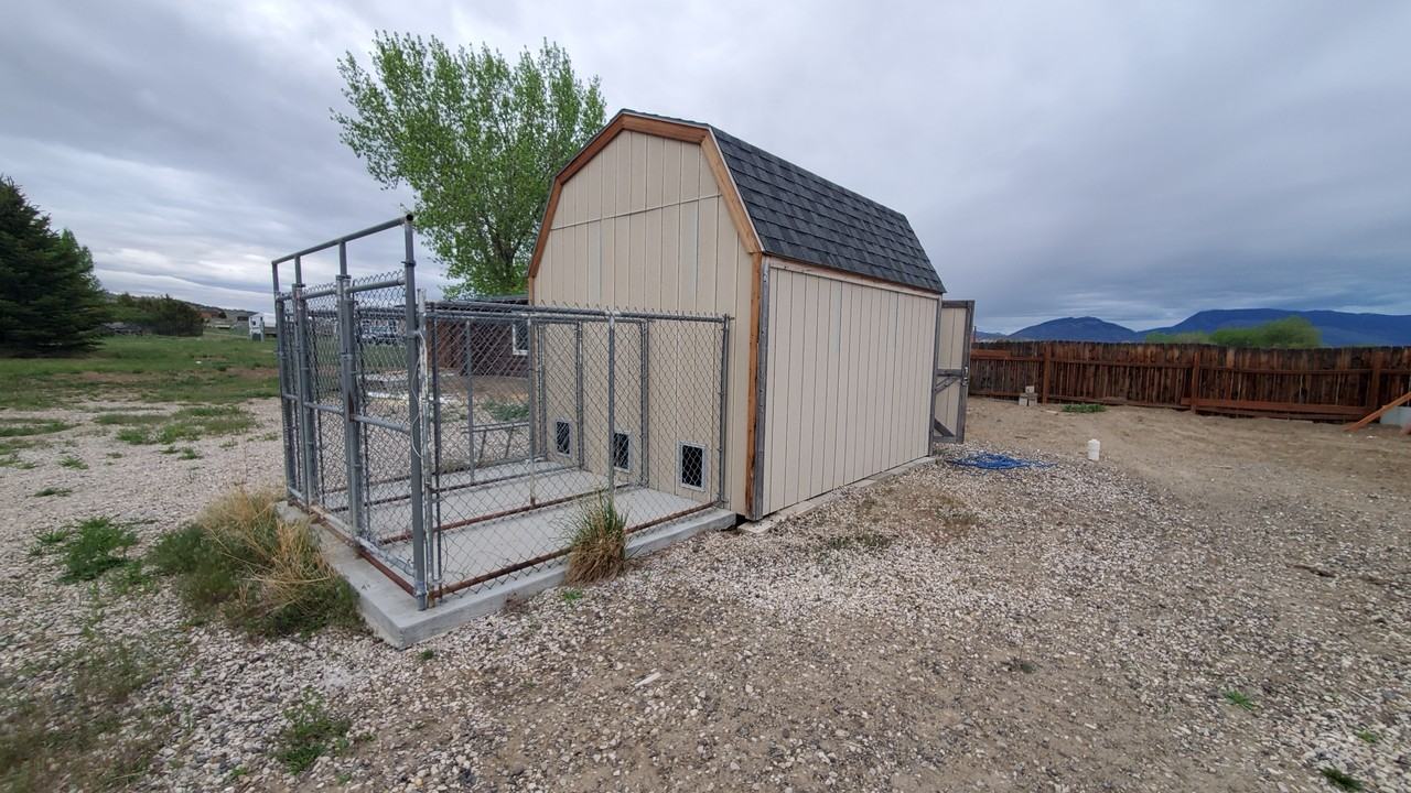 49 Spicer Ln - Photo 2 of 9