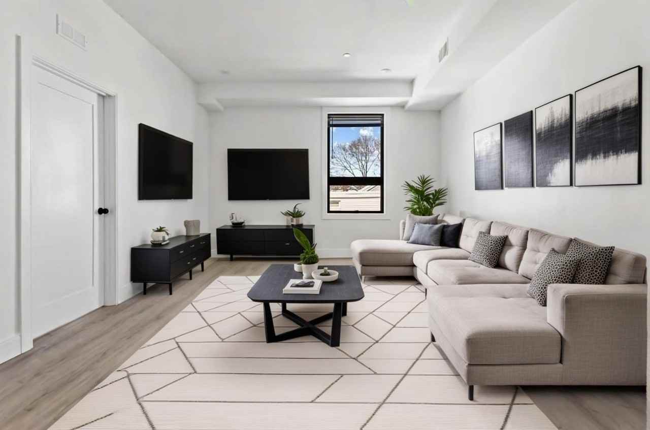 1135 Washington St #8 - Photo 2 of 5