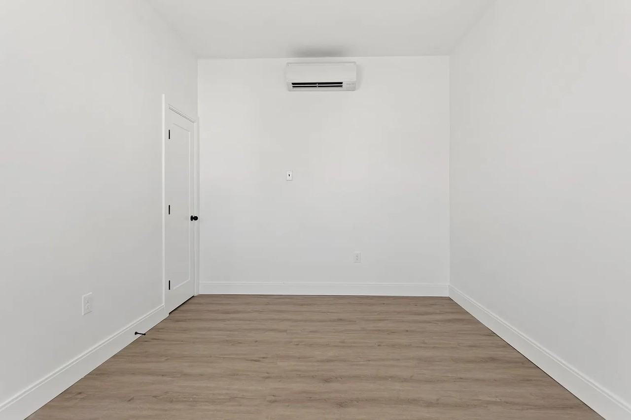 1135 Washington St #8 - Photo 3 of 5