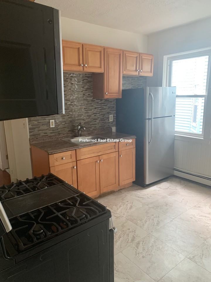 31 Dunreath St #1 - Photo 3 of 11