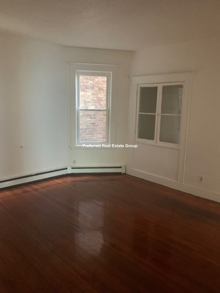 31 Dunreath St #1 - Photo 4 of 11