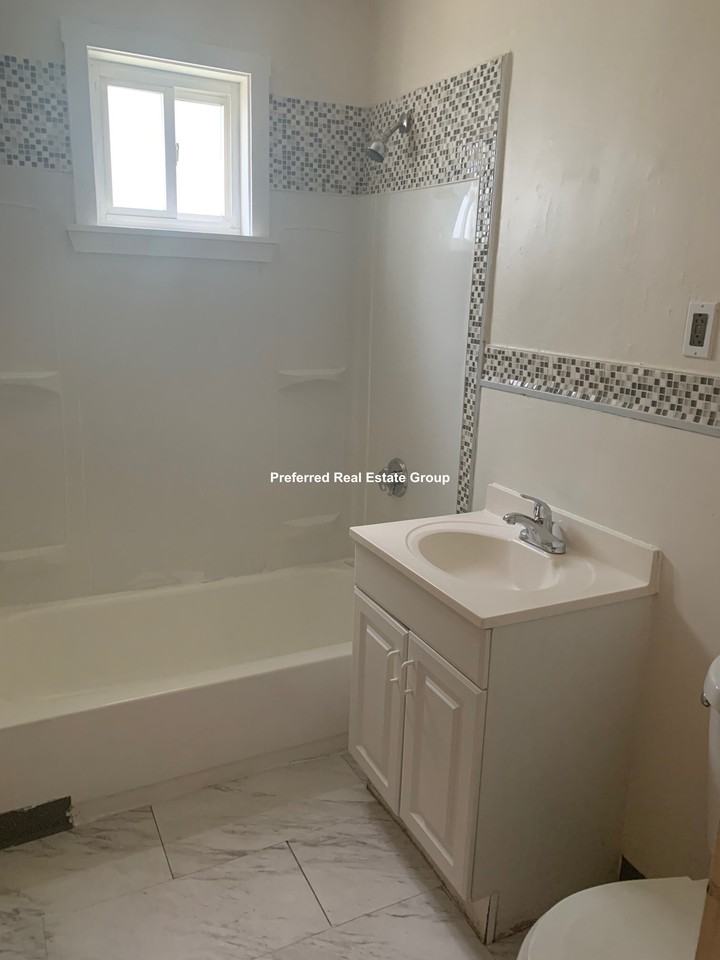 31 Dunreath St #1 - Photo 5 of 11