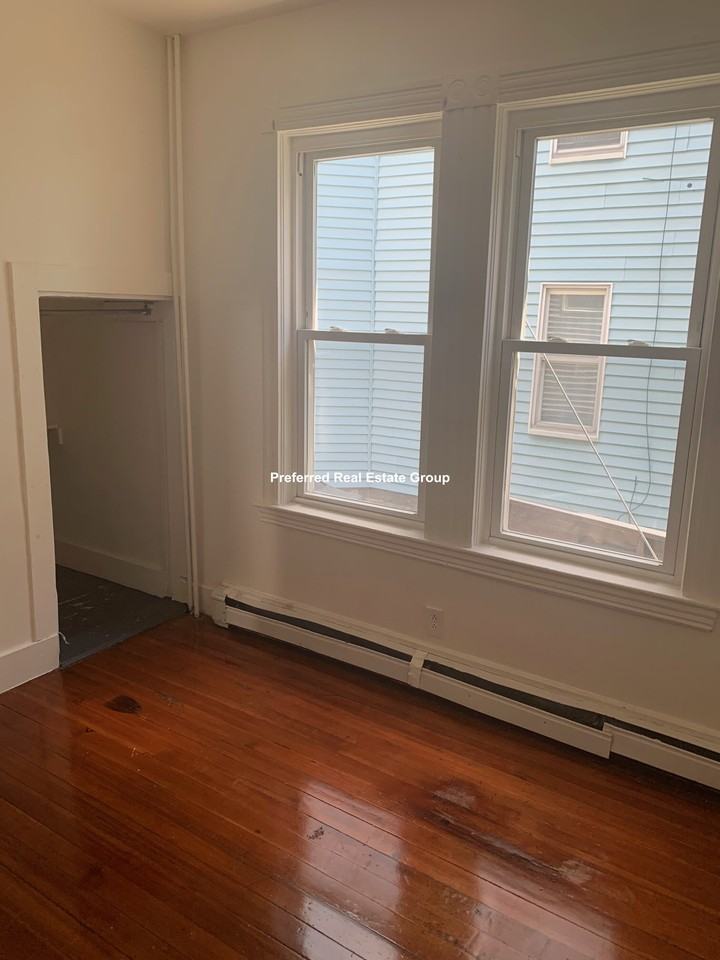 31 Dunreath St #1 - Photo 6 of 11