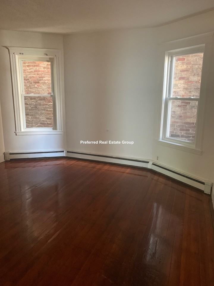 31 Dunreath St #1 - Photo 7 of 11