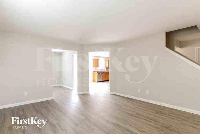 3521 Ashgrove Dr - Photo 2 of 15