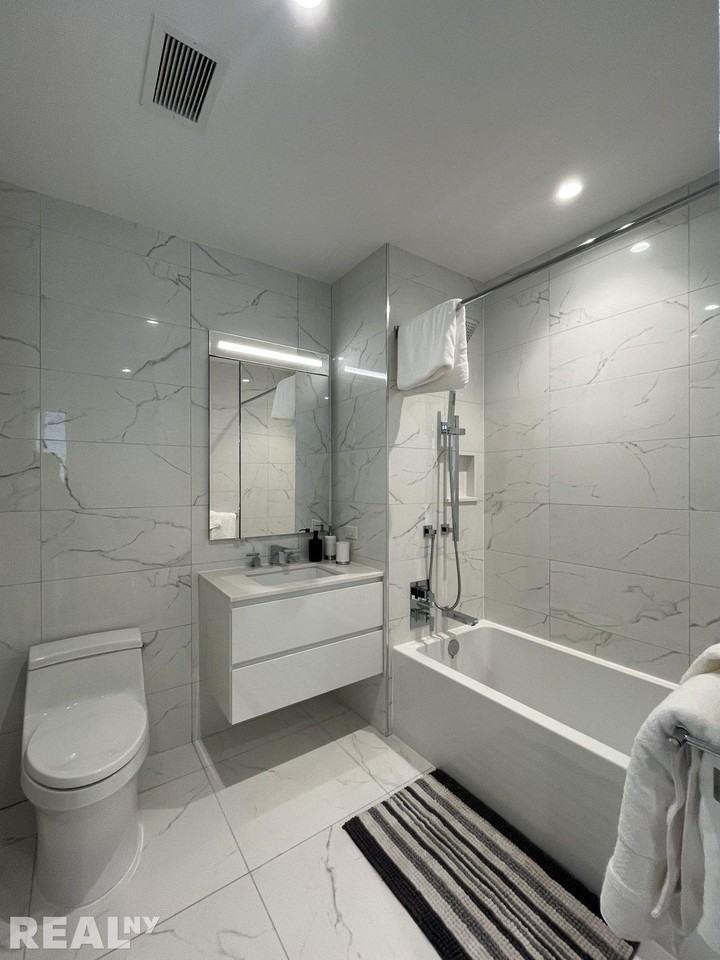 E 44th St #21H - Photo 2 of 3