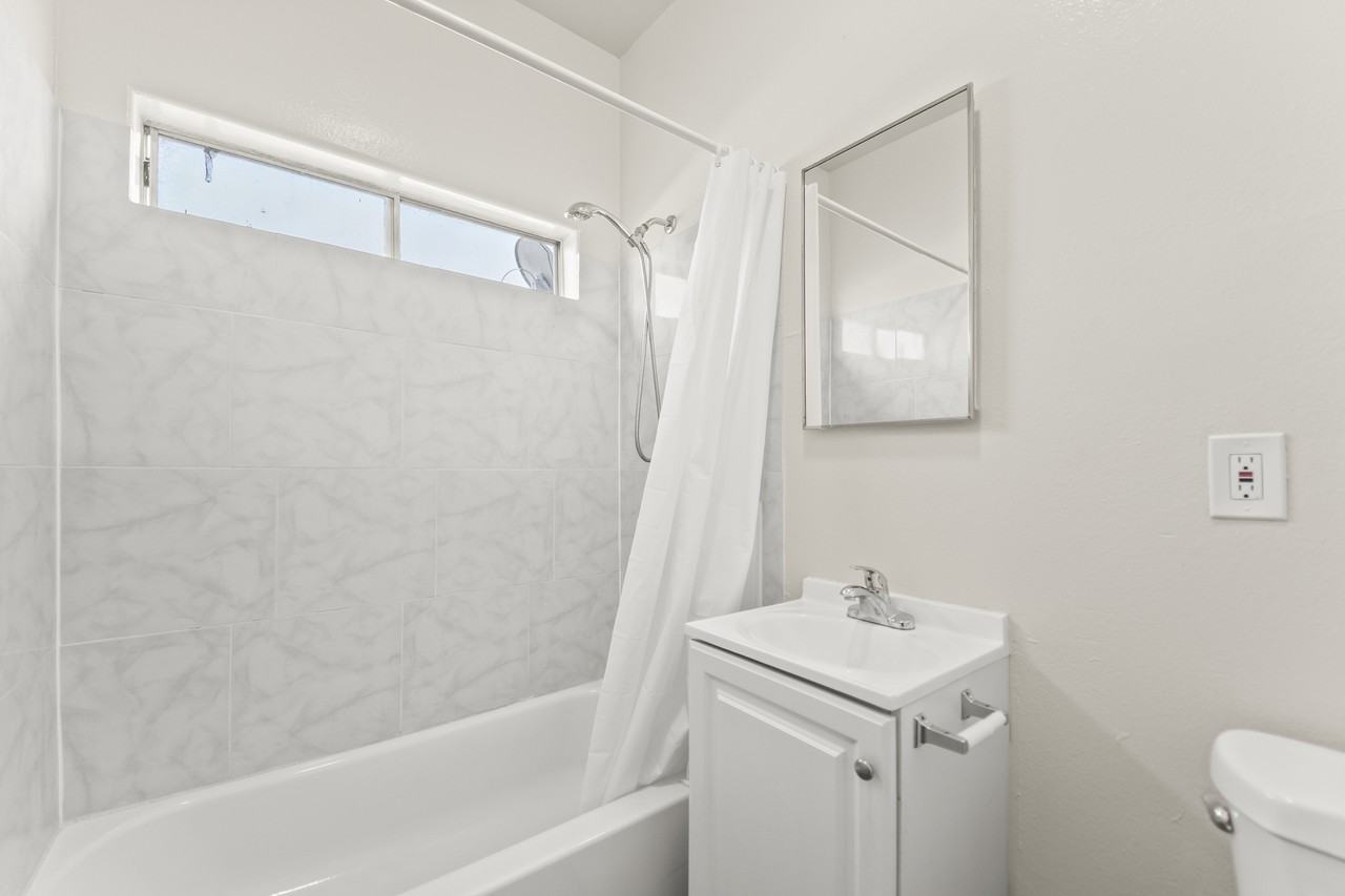 842 West 83rd Street - Photo 3 of 10