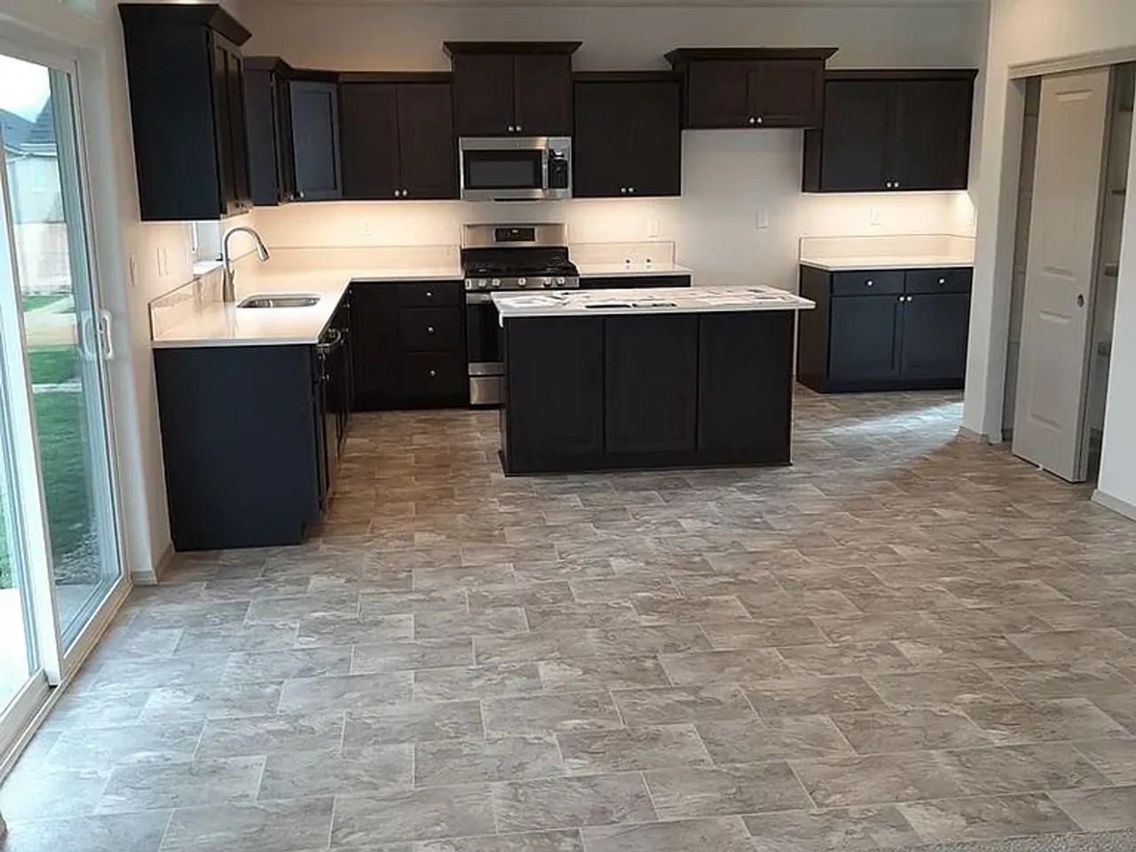 2441 Imperial Dr Nw - Photo 6 of 23
