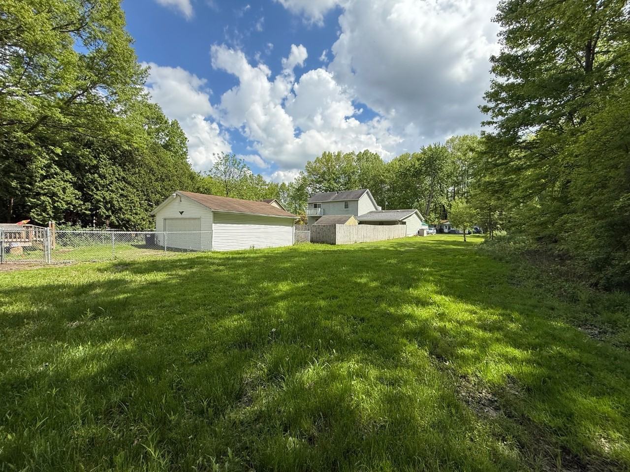 17489 Lakewood Avenue - Photo 3 of 8