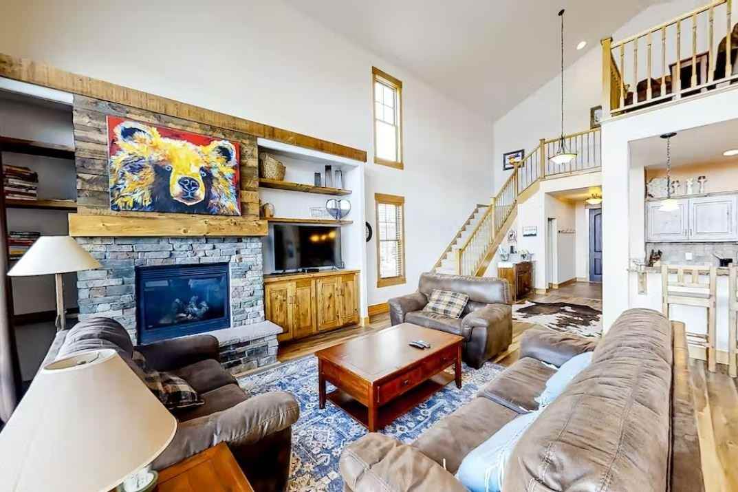 580 Thompson Rd - Photo 2 of 14