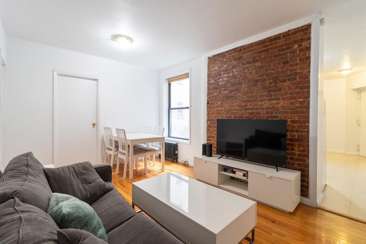 320 E 93rd St #1032045P - Photo 4 of 25