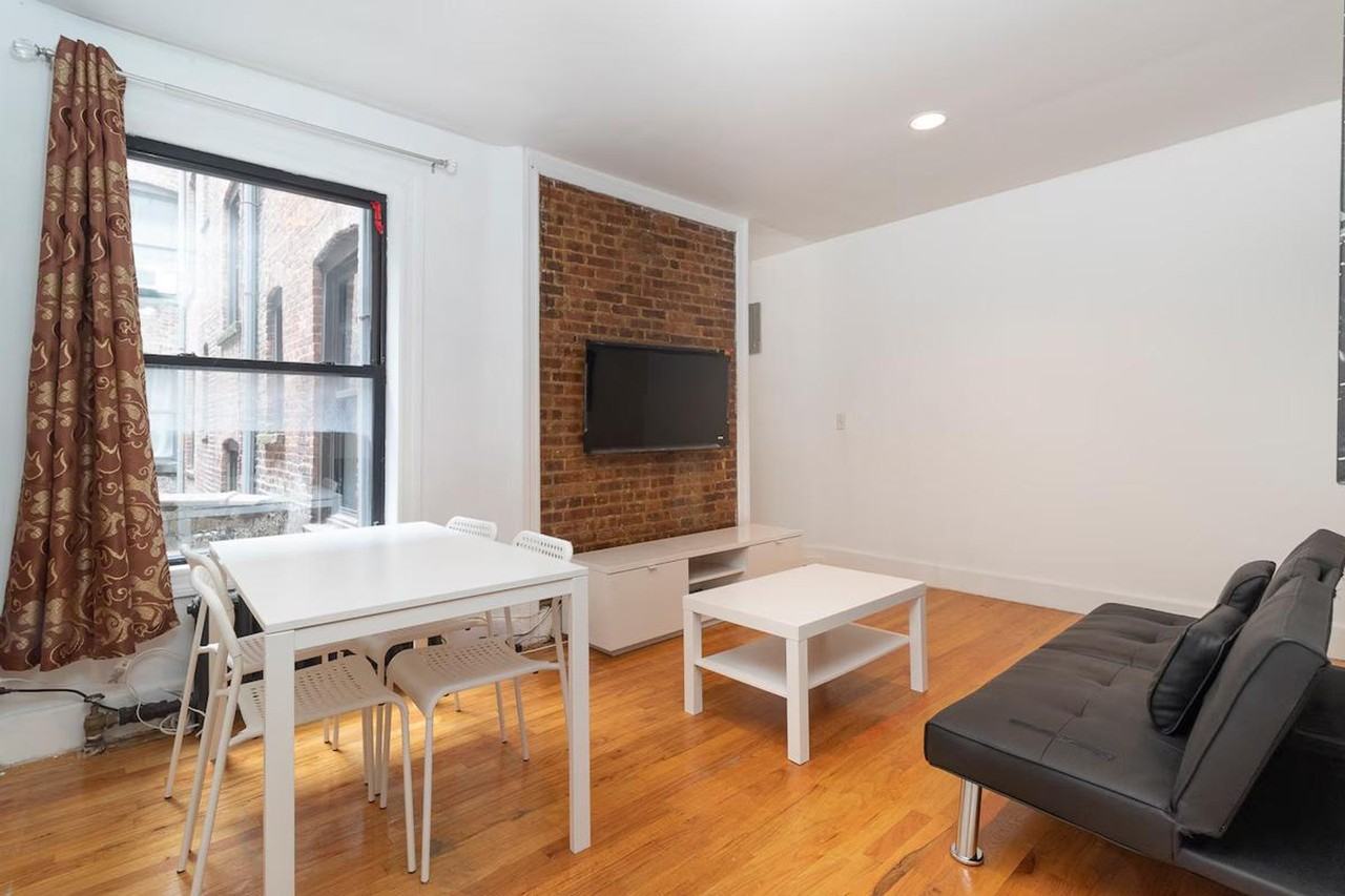 322 E 93rd St #1032047P - Photo 4 of 32