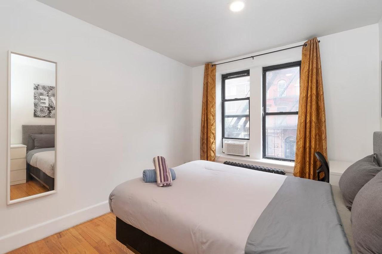 322 E 93rd St #1032047P - Photo 3 of 32