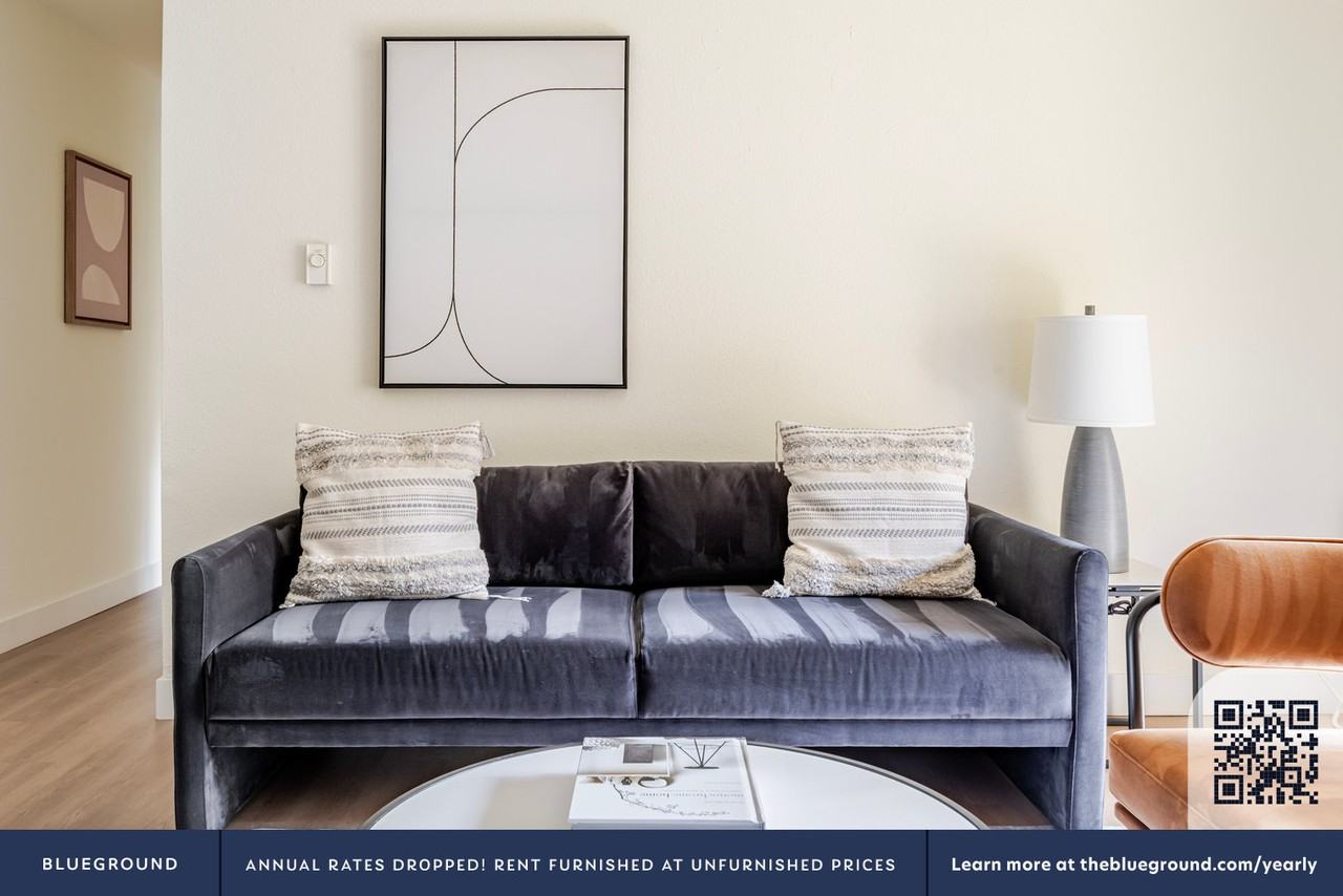 1600 Villa Street - Photo 4 of 32