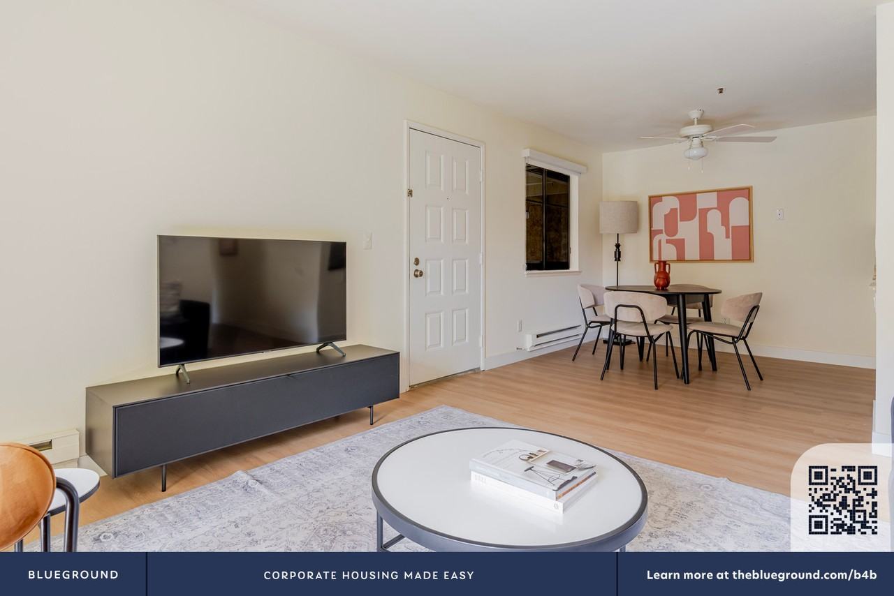 1600 Villa Street - Photo 6 of 32