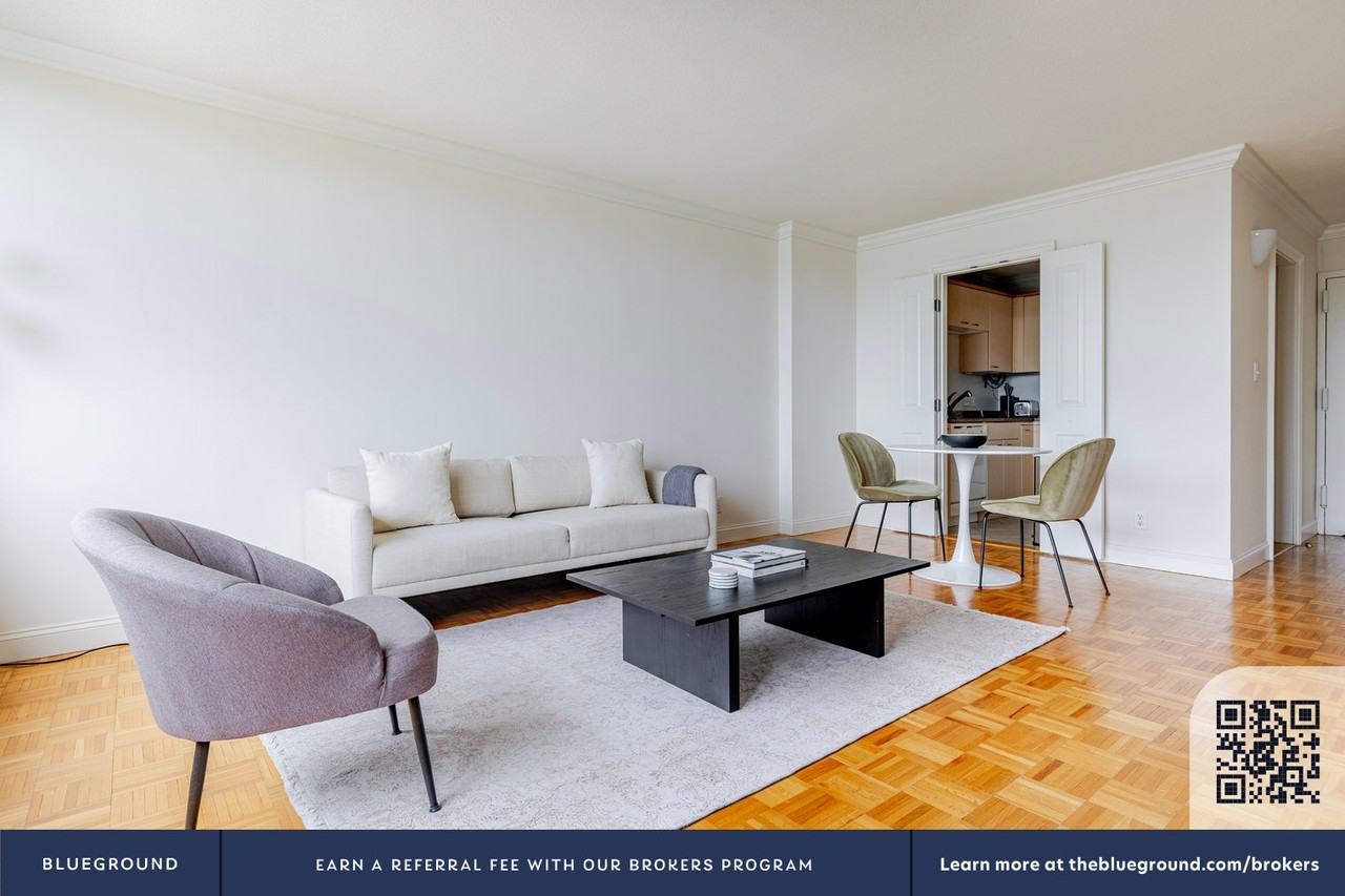 221 Massachusetts Avenue - Photo 5 of 23