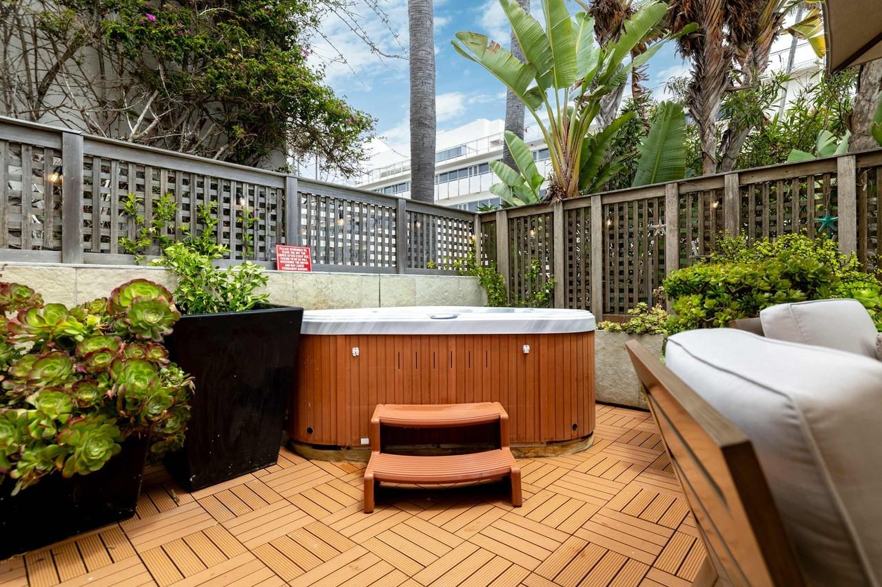 457 Coast Blvd #1024461P - Photo 4 of 15