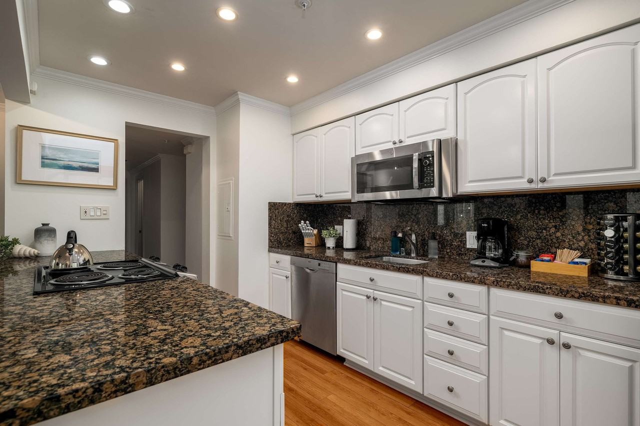 457 Coast Blvd #1024461P - Photo 6 of 15