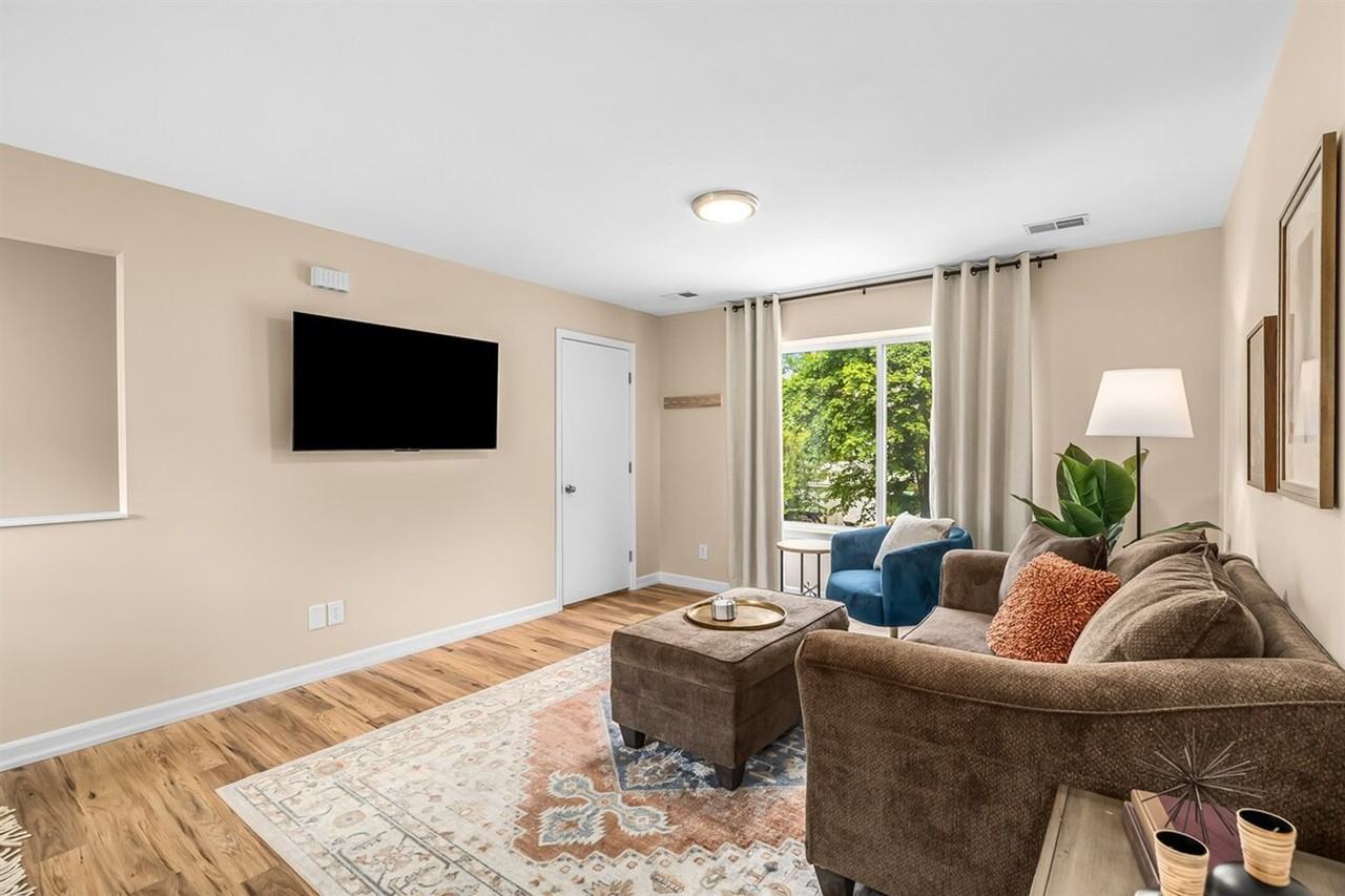 18443 Sharon Ln #1032345P - Photo 6 of 31