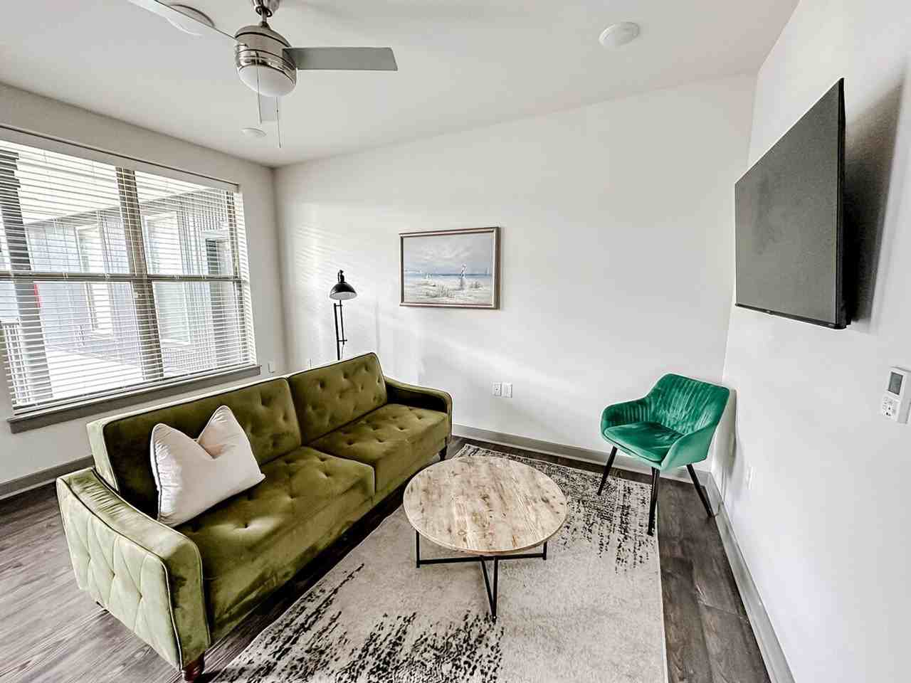 111 E 4th St #1036781P - Photo 2 of 26