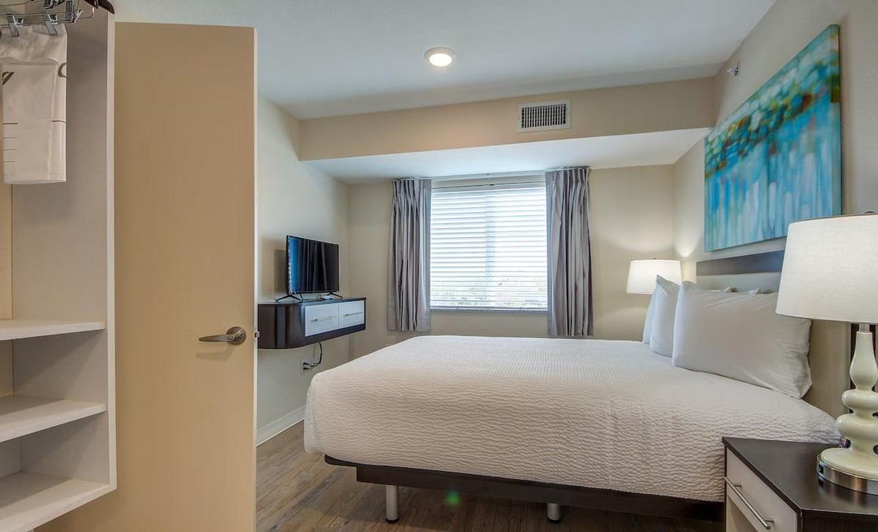 2210 N Glenville Dr #1039335P - Photo 2 of 12