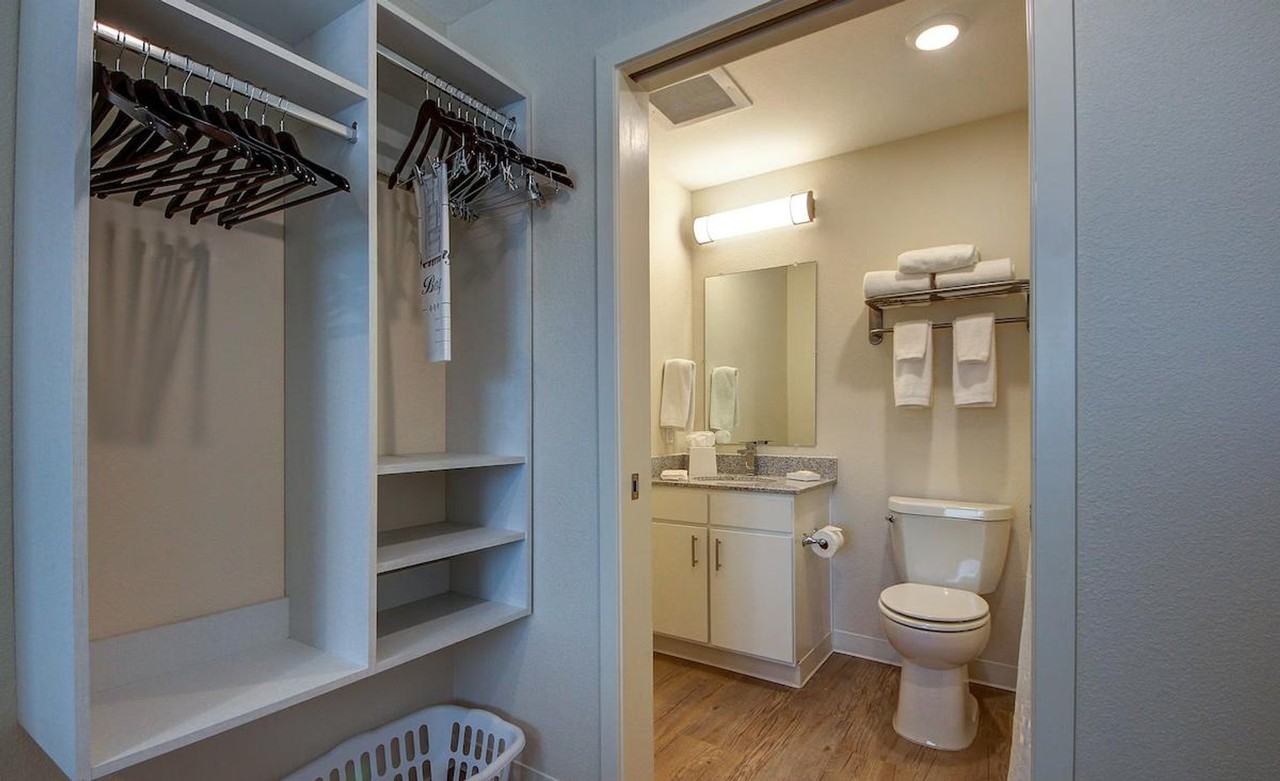 2210 N Glenville Dr #1039335P - Photo 4 of 12