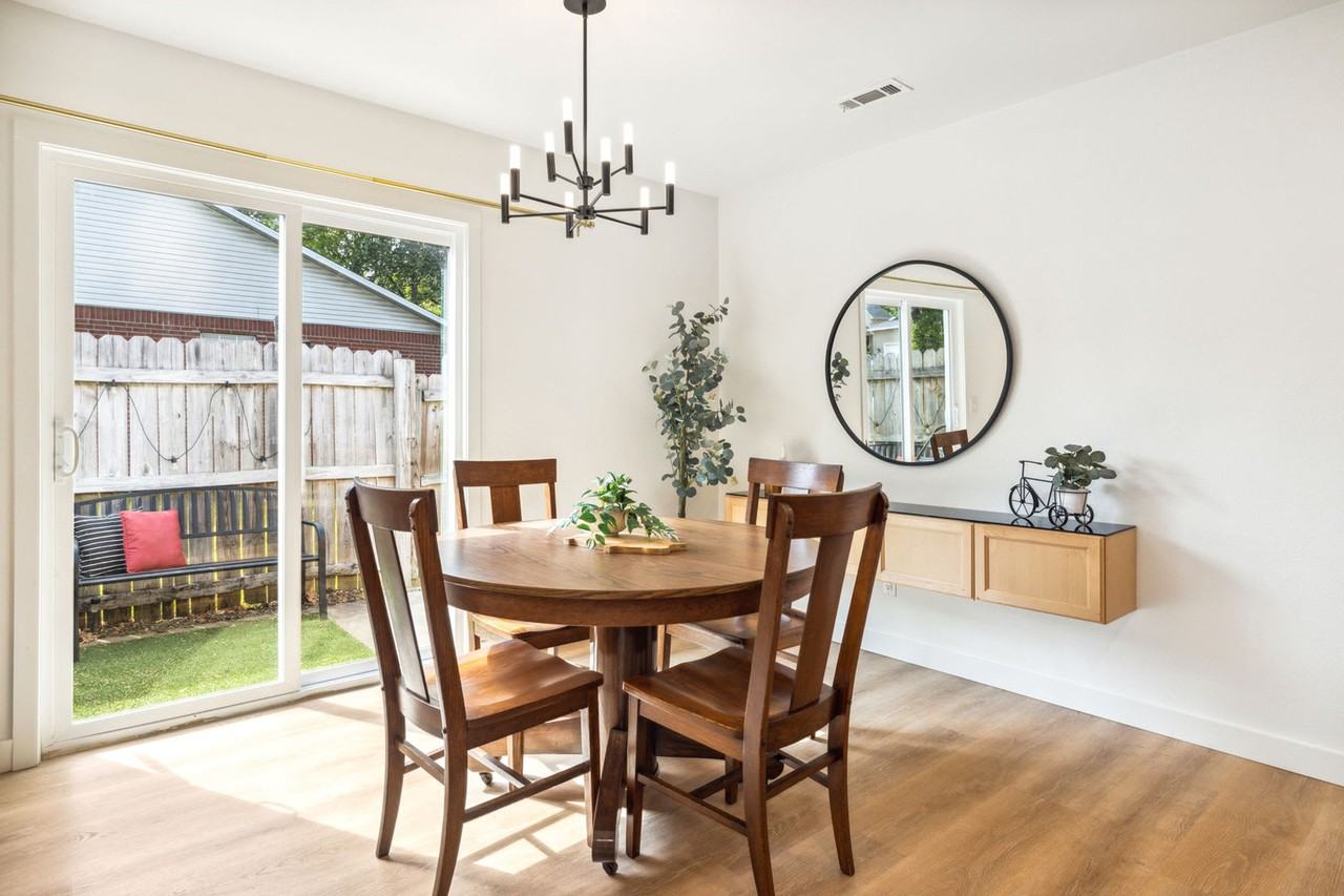 2352 W Houston St #1227149P - Photo 3 of 27