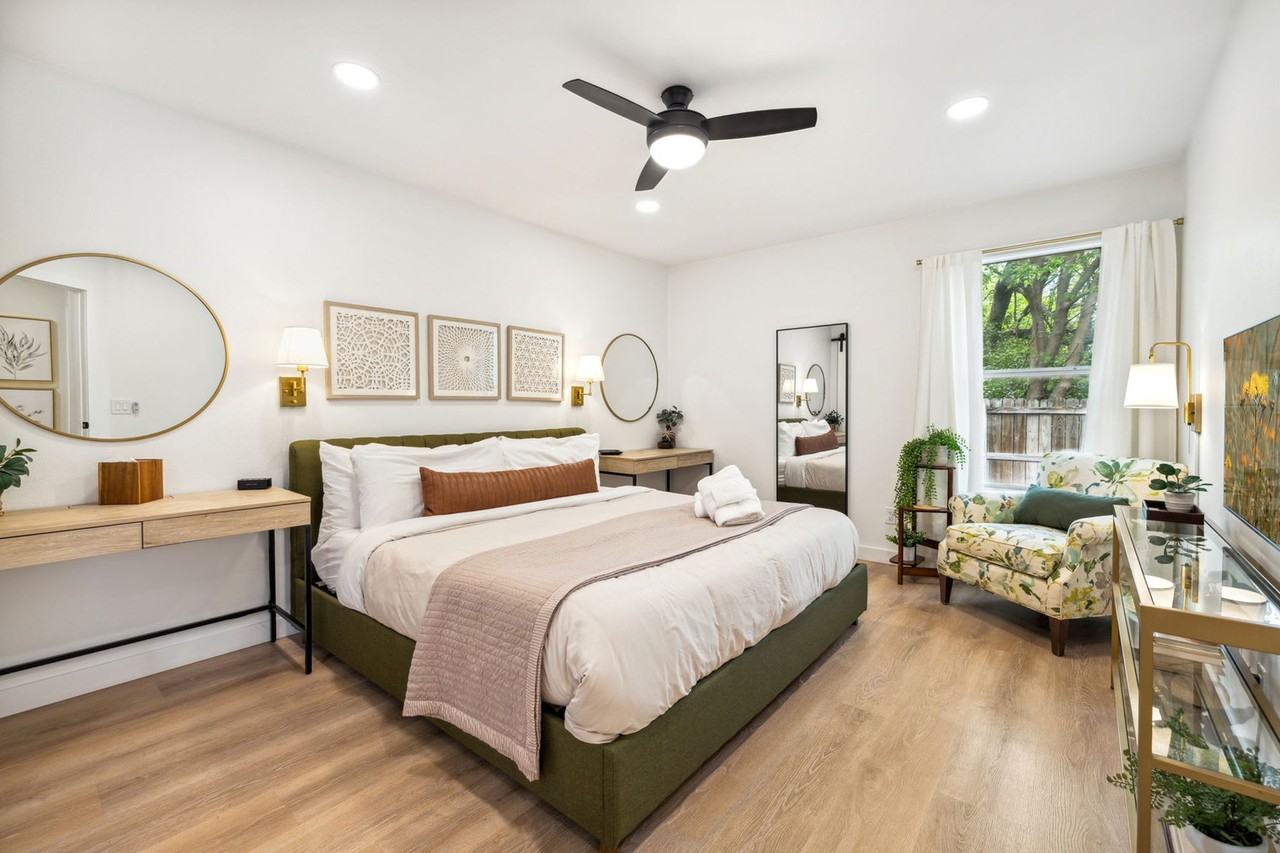 2352 W Houston St #1227149P - Photo 5 of 27