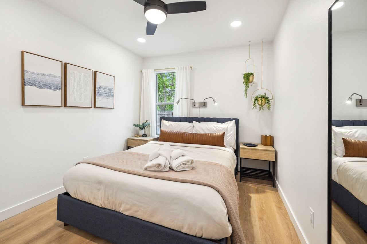 2352 W Houston St #1227149P - Photo 6 of 27