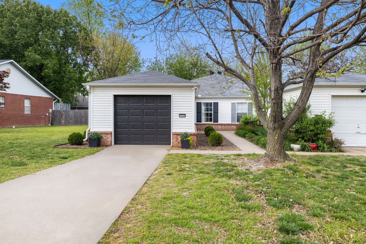 2352 W Houston St #1227149P - Photo 7 of 27