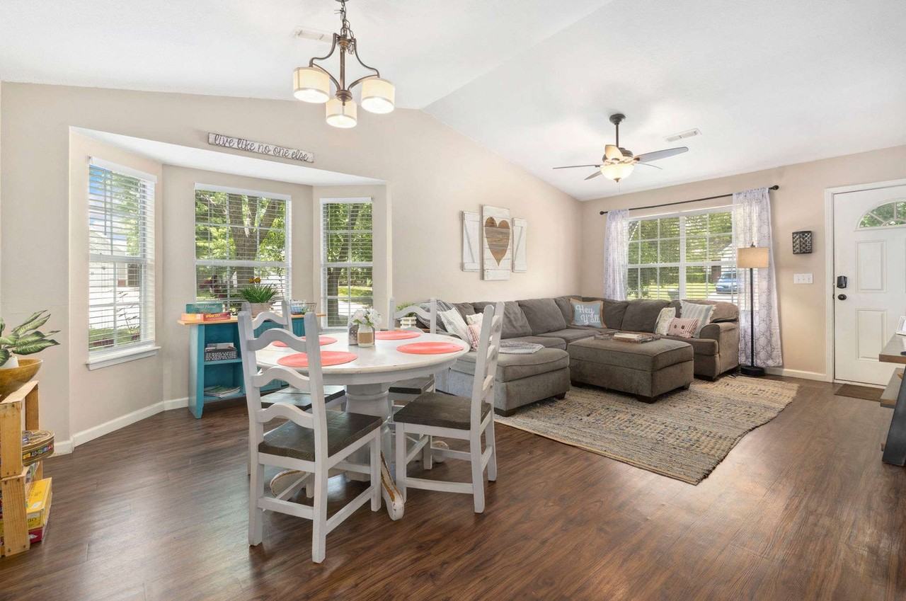 3191 W Oakfield St #1229426P - Photo 3 of 24