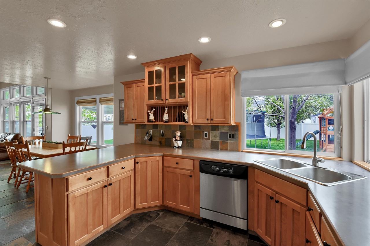 1464 W.S. - Photo 2 of 25