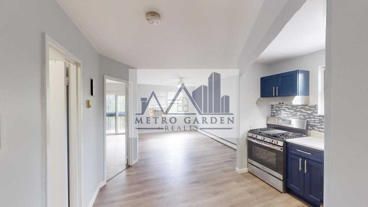 85-18 Lefferts Boulevard - Photo 2 of 19