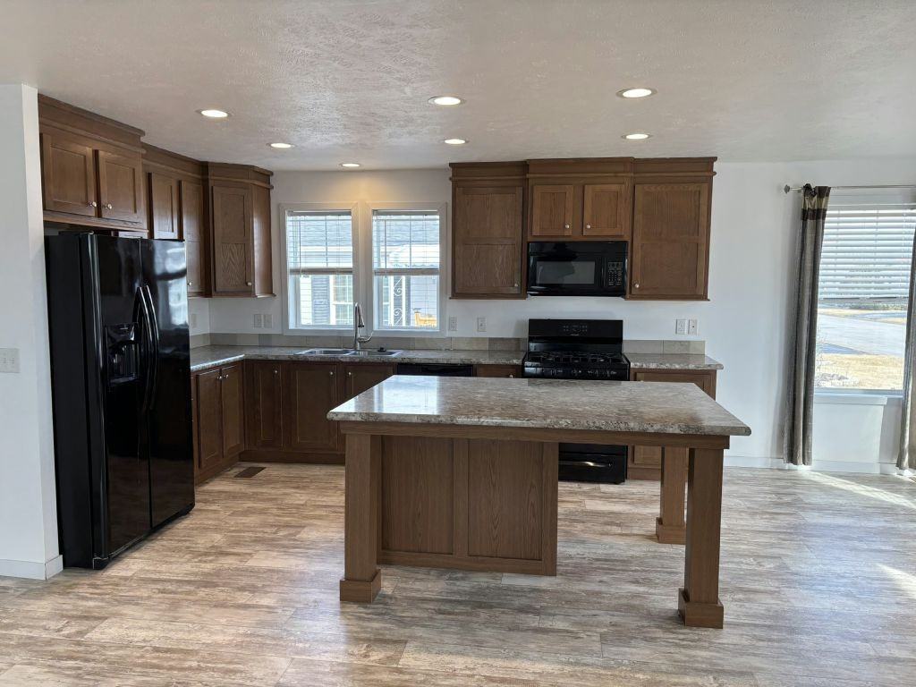 25764 Merion Dr - Photo 3 of 32