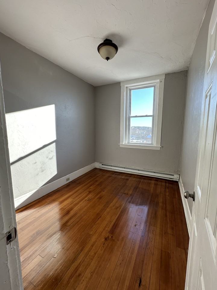 48 High St #D - Photo 3 of 8