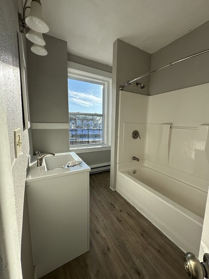 48 High St #D - Photo 5 of 8
