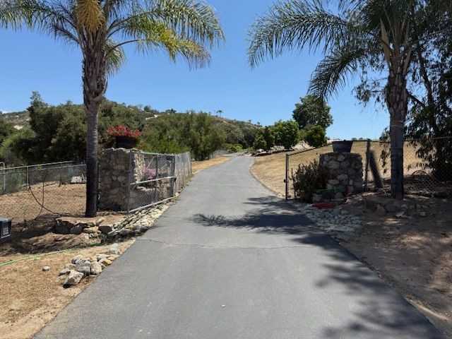 27847 Valley Center Rd - Photo 3 of 48