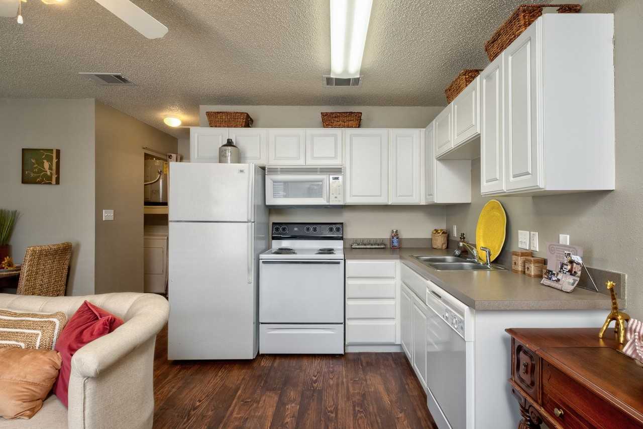 La Salle Villas - Photo 2 of 36