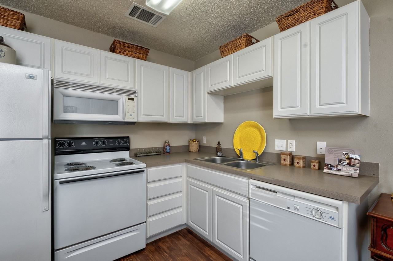 La Salle Villas - Photo 4 of 36