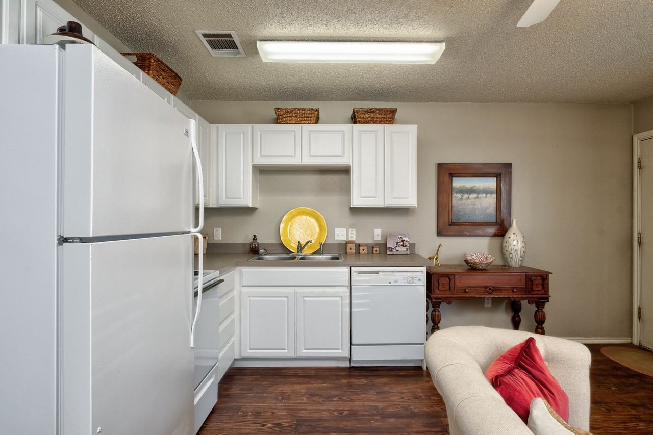 La Salle Villas - Photo 5 of 36