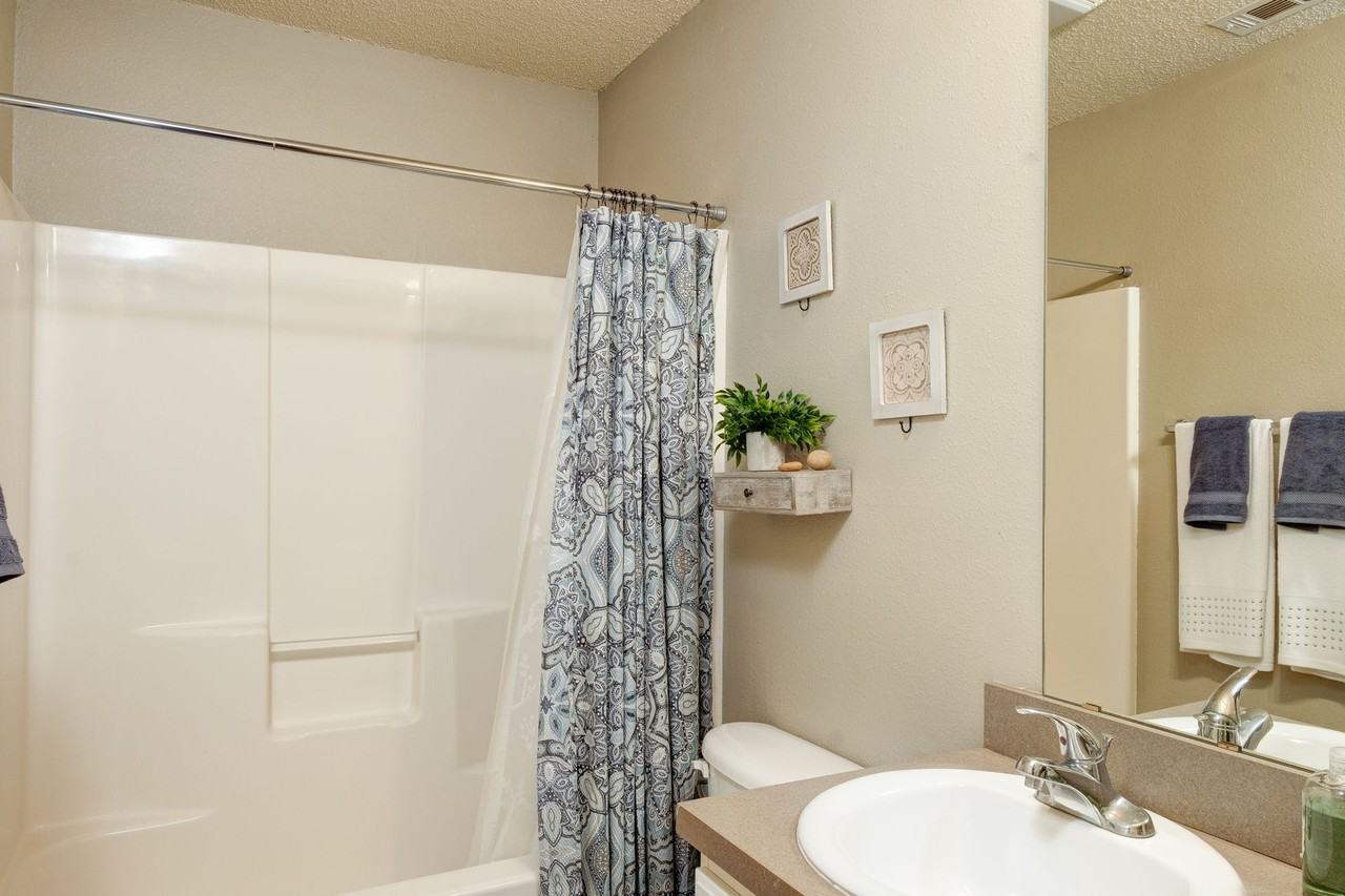 La Salle Villas - Photo 7 of 36