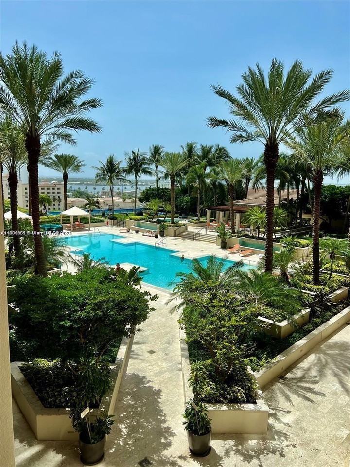 550 Okeechobee Boulevard - Photo 2 of 34