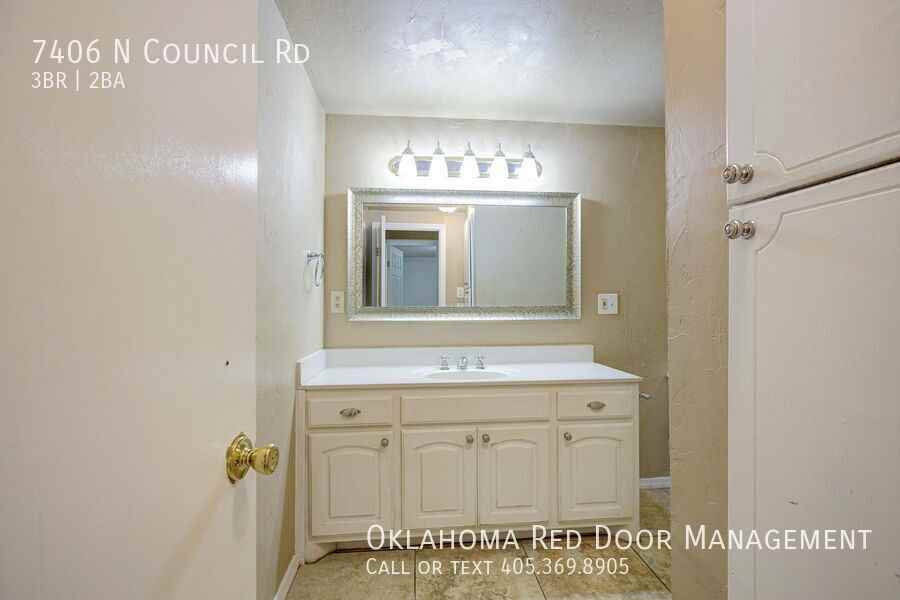 7406 N Council Rd - Photo 3 of 38