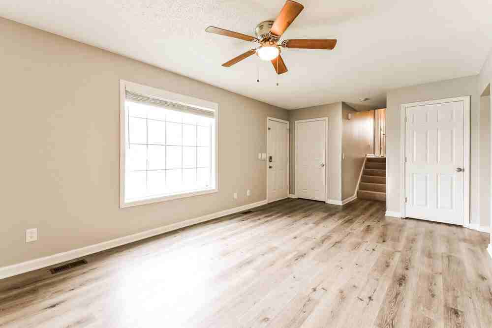 213 Hampton Dr - Photo 3 of 20