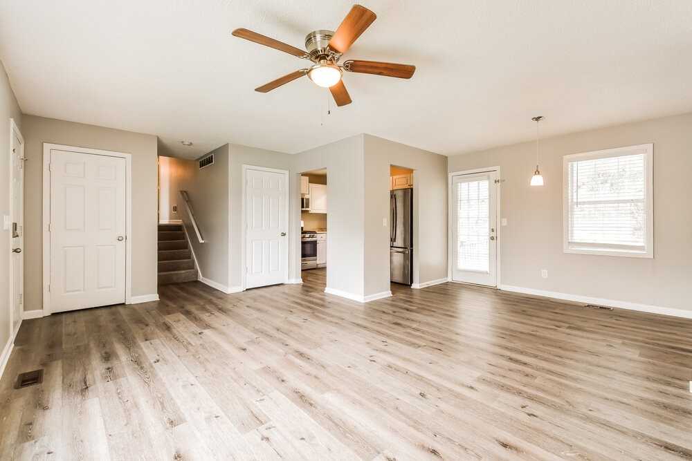 213 Hampton Dr - Photo 4 of 20