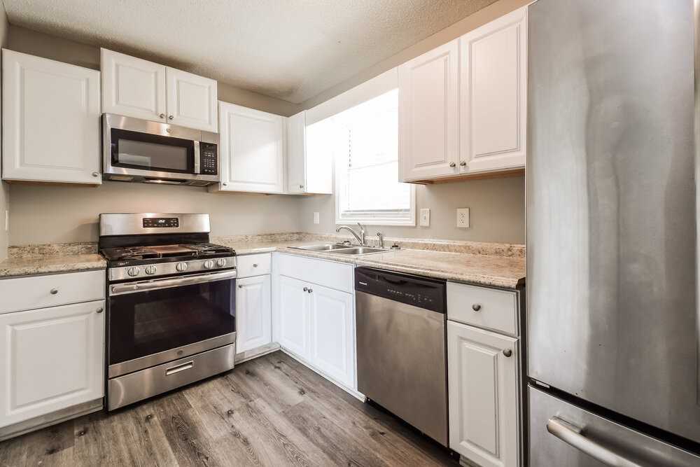 213 Hampton Dr - Photo 6 of 20