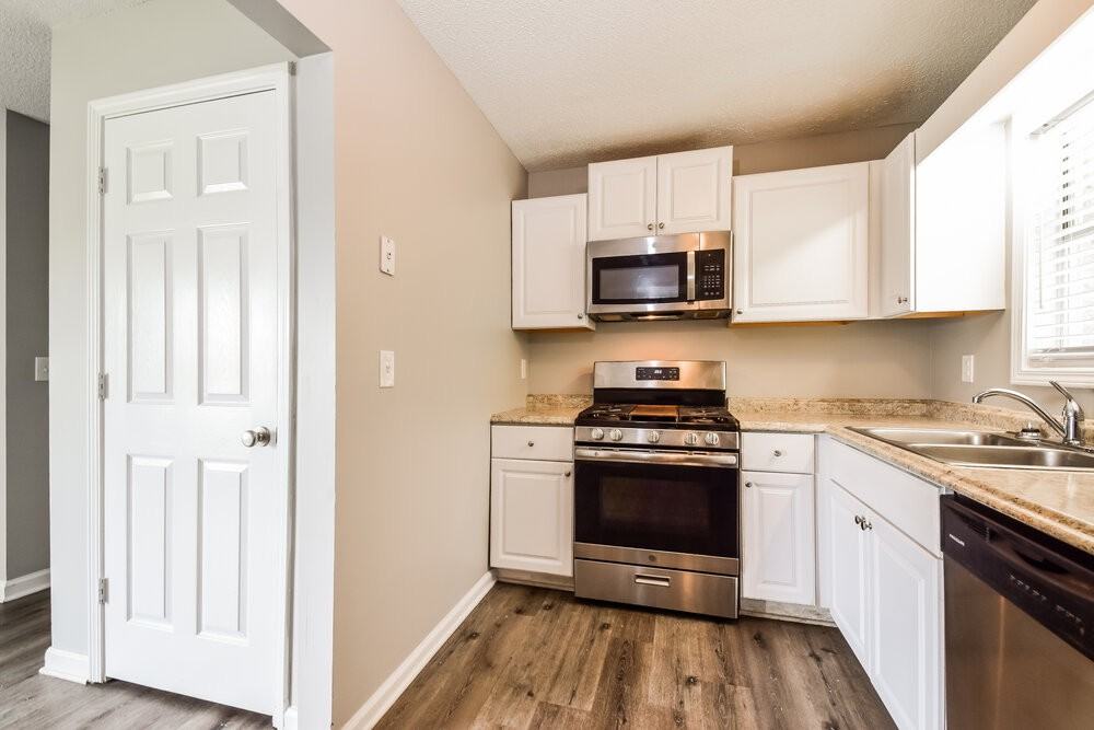 213 Hampton Dr - Photo 7 of 20