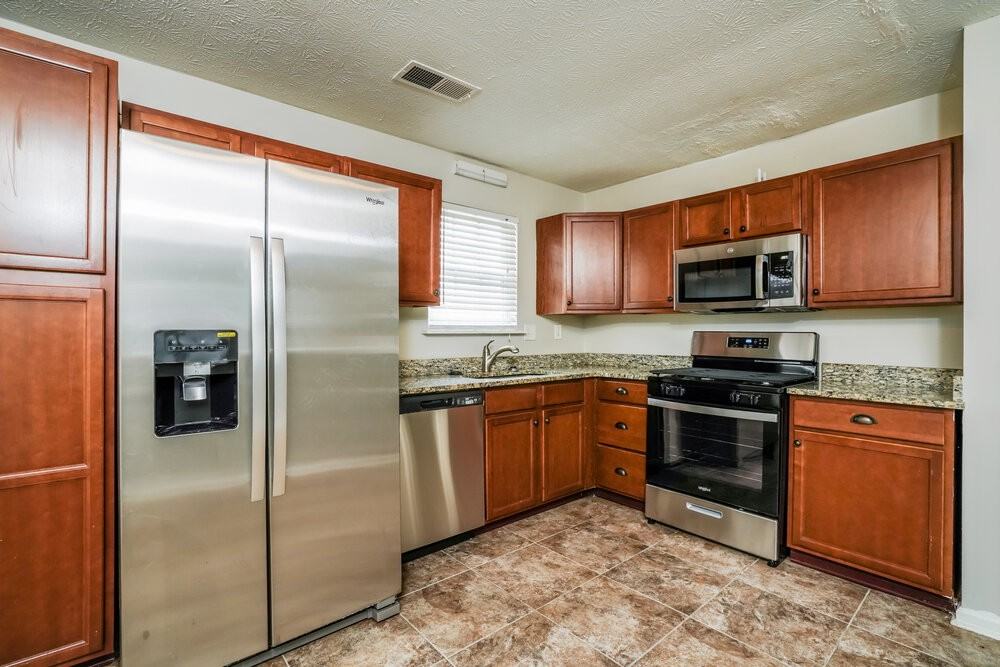 4877 Plymouth Trce - Photo 5 of 17