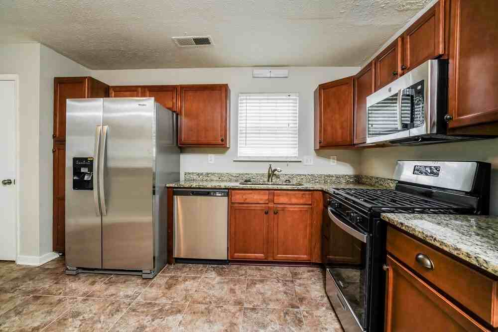 4877 Plymouth Trce - Photo 6 of 17